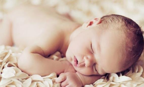 给早产儿喂养的四大原则 早产儿的营养需要量新妈要了解