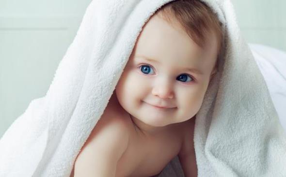 宝宝出现皮肤干燥 防治宝宝皮肤干燥洗澡莫太勤