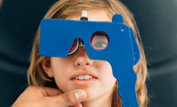孩子得了近视不要急于配眼镜 有效预防儿童近视学会用眼卫生