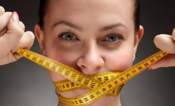厌食症是否能健康的降低体重 盲目节食或导致厌食症