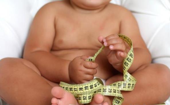 儿童期孩子越来越胖可咋整 三个年龄段要警惕小儿发胖趋势