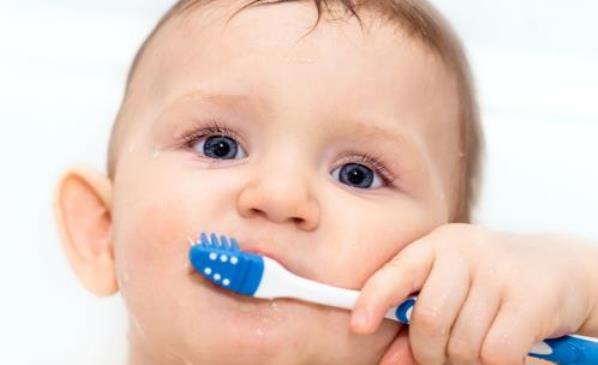虫牙找上宝宝最关键的原因 宝宝刷牙爸妈必须亲上阵