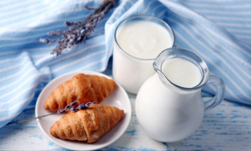 喝牛奶有什么好处？怎样喝牛奶更健康？