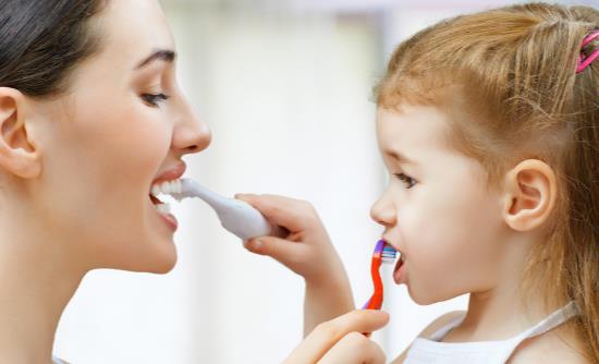 早晨刷牙为什么会恶心？怎样刷牙才能让牙齿变白？
