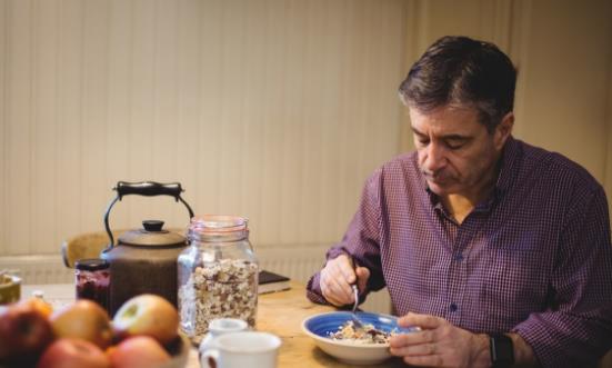 老人补钙常吃这些食物 注意补钙过度也有危害