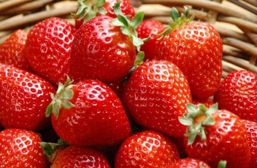 怀孕期间吃草莓有什么好处？孕妇吃草莓要注意什么？