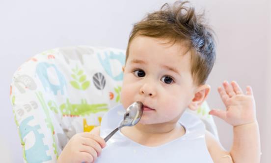 小儿积食应该怎么办？小儿积食有哪些症状？