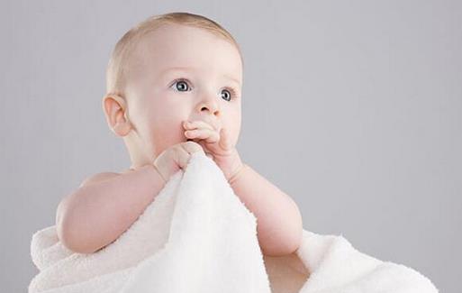 宝宝吃手是什么原因？宝宝吃手有什么危害？
