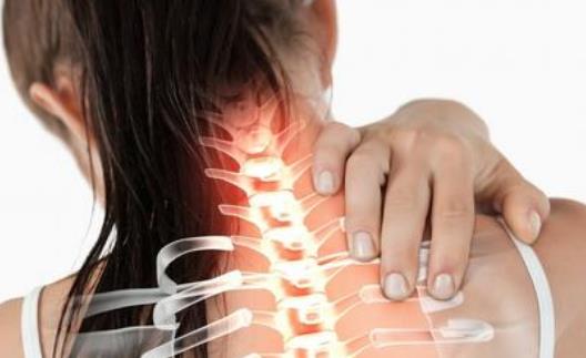 什么引起了脊髓空洞症​​​​​​​？脊髓空洞症有哪些症状？