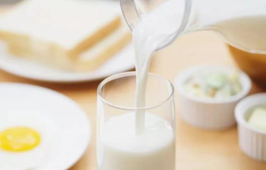 牛奶不能与什么食物同食？喝牛奶吃橘子会中毒不