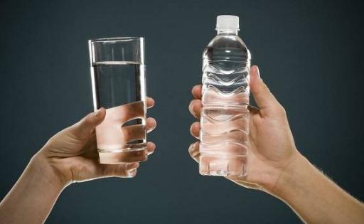 运动前后喝水的正确方法 运动时喝什么水比较好