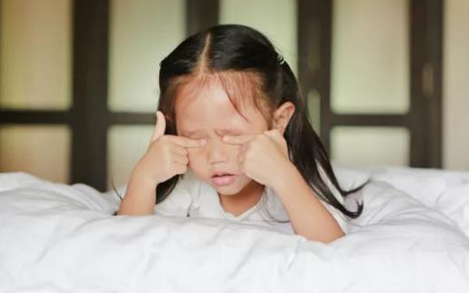 儿童频繁眨眼是缺什么 儿童眼科检查散瞳需注意什么