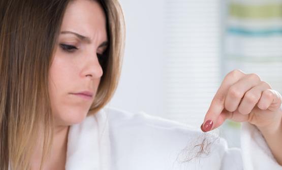 了解女性脱发的原因对症下药 养护头发吃鸡蛋很不错