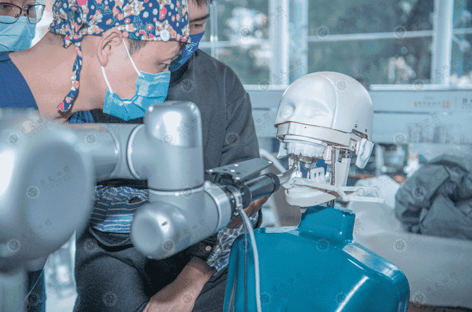 广州种牙专科医院-精准！广大口腔种植牙机器人辅助医生完成种植手术，又稳又快！