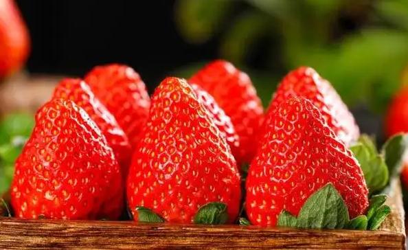 空腹可以吃草莓吗？草莓和什么不能一起吃？