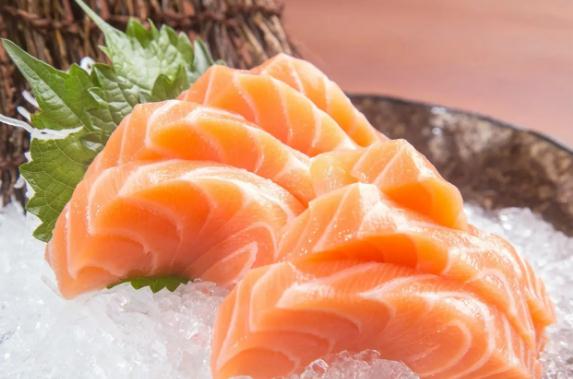 三文鱼的营养价值有哪些？三文鱼的食用功效有哪些？