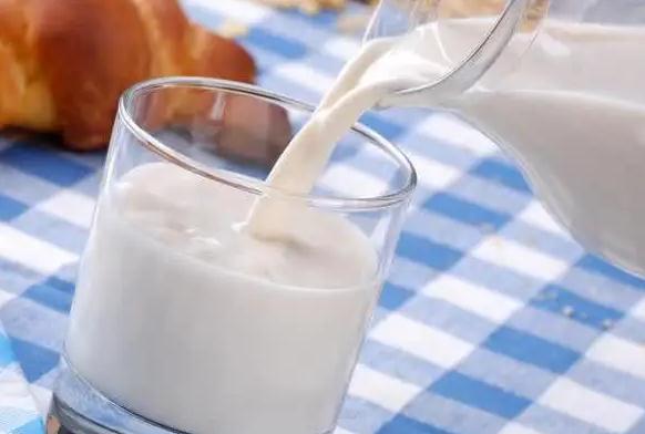 空腹可以喝牛奶吗？牛奶打开后多久要喝完？