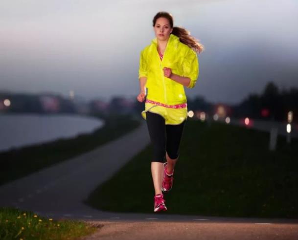 夜跑可以减肥吗 减肥释放压力调理精神避免血栓
