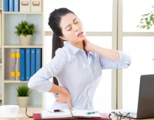 久坐的危害有哪些 颈肩腰背僵硬疼痛静脉曲张