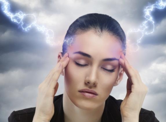 偏头痛怎么办 按压检查头颅ct明确病因吃药针灸