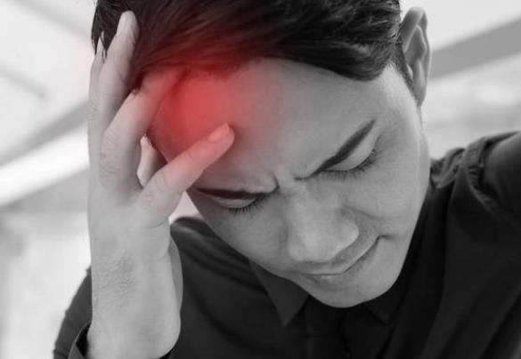 偏头痛的症状有哪些 反复规律性疼痛伴恶心出汗畏光