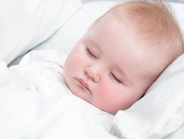 婴儿不能自主入睡怎么办？培养规律设定情景消耗精力