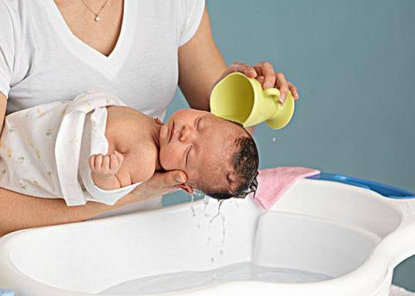 宝宝洗头哭闹有什么办法 增加安全感分散注意力