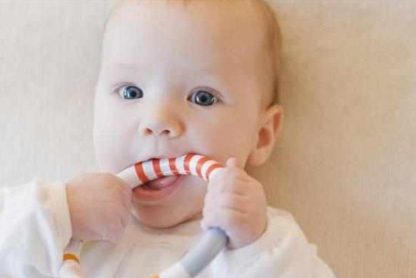 宝宝嘴巴有异味是什么原因 消化不良牙齿问题口腔疾病等